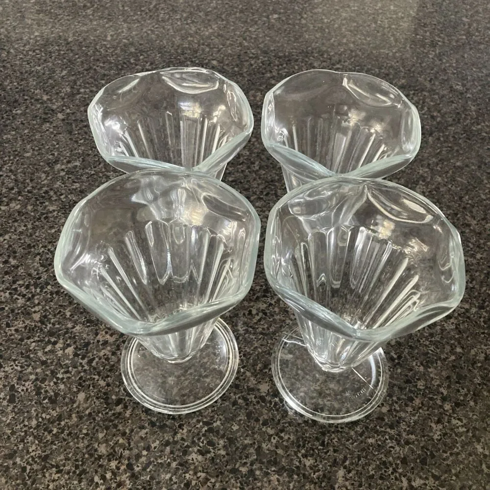 Unbranded Set Of 4 VTG Ice Cream Sundae Dishes Glass Good Condition 1990s